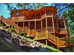 Отель Mystic Falls Lodge, Пиджен Фордж